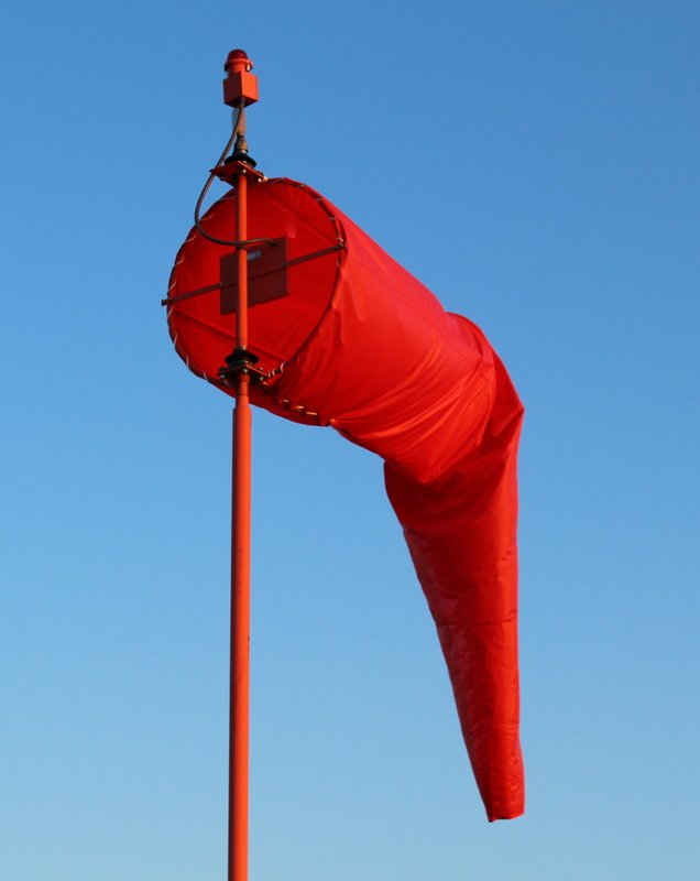 ADB SAFEGATE SWCS – Solar Wind Cones dengan LED Solar Wind Cones, LED L-806 Unlighted Wind Cone - Gambar 2