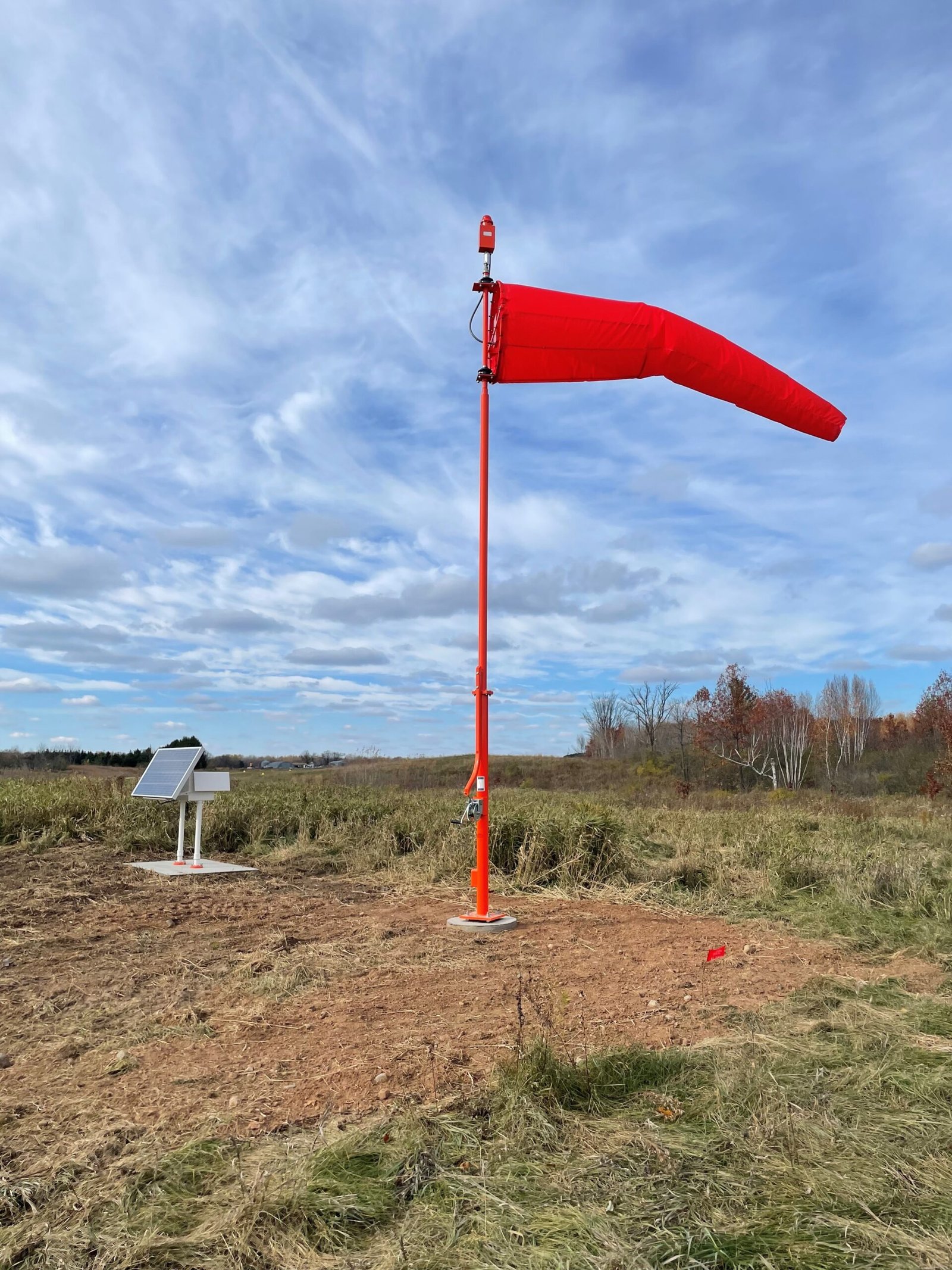 ADB SAFEGATE SWCS – Solar Wind Cones dengan LED Solar Wind Cones, LED L-806 Unlighted Wind Cone - Gambar 3
